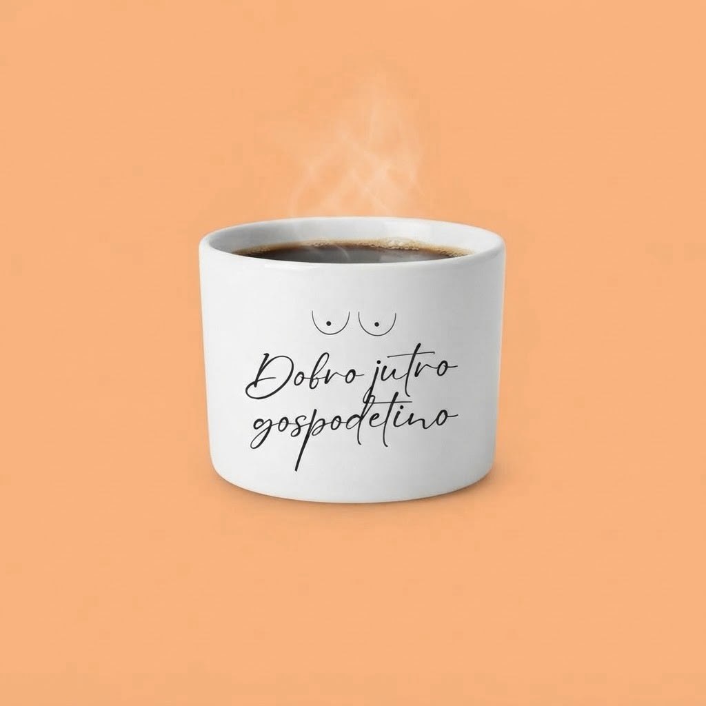 Bela šoljica sa natpisom u pisanom stilu Dobro jutro gospođetino